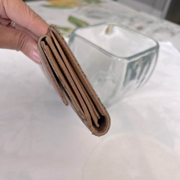 Authentic Gucci Wallet - Picture 13 of 17